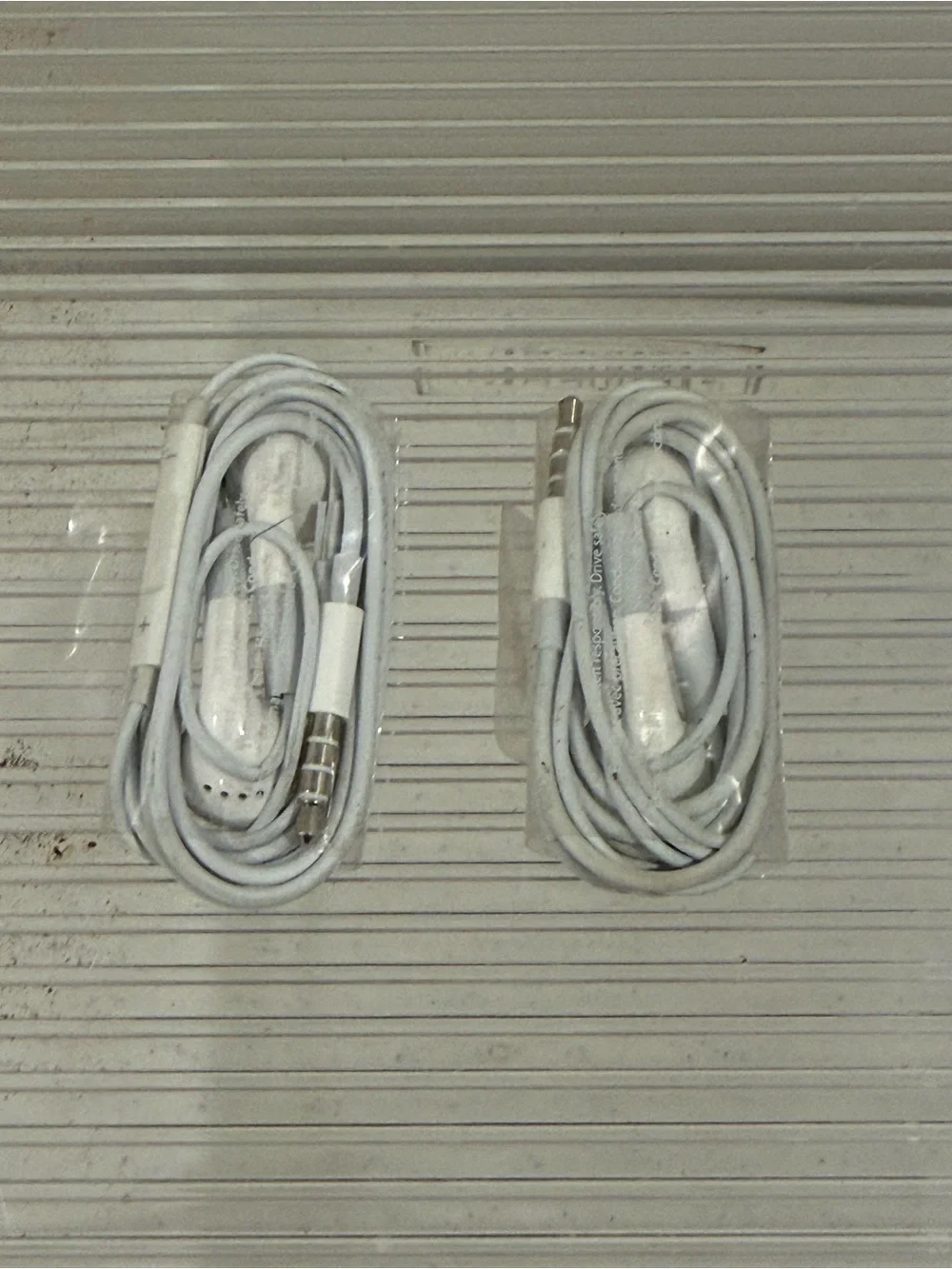 NEW Apple White Wired Earbuds with 3.5mm Jack - Pack of 2